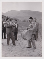 Bulgarie 1960s Bulgarian Communist Leader TODOR ZHIVKOV W/Traditional Drum Tapan Bagpiper Official Orig Photo (55730) - Personnes Identifiées