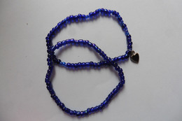 Lot De Deux Bracelets En Grosses Perles De Rocaille En Verre Bleu Indigo Irisées + Breloque Coeur Bracelet - Bracciali