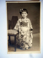 PHOTO  AUTHENTIQUE JEUNE FILLE TENUE TRADITIONNELLE   日本 伝統的なドレスの若い女の子 - Anciennes (Av. 1900)