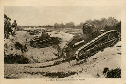 Militaria * Les Chars RENAULT Franchissant Des Ravins * Blindé Tank * Militaire - Equipment