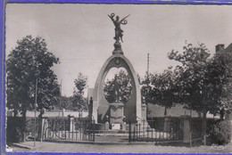 Carte Postale 59. Orchies  Le Monument Aux Morts 1914-1918  Très Beau Plan - Orchies