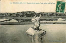 Bourg De Batz * Dans Les Marais Salants * Femme Portant Le Sel Au Mulon * Paludiers - Batz-sur-Mer (Bourg De B.)