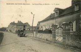 St Michel De Feins * La Grand Rue * Vue Sur La Mairie * Automobile Voiture Ancienne - Sonstige & Ohne Zuordnung