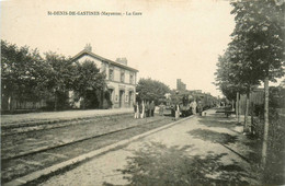St Denis De Gastines * Vue Sur La Gare * Le Train * Ligne Chemin De Fer - Sonstige & Ohne Zuordnung