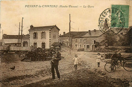 Peyrat Le Château * Rue Place Et Vue Sur La Gare * Ligne Chemin De Fer - Other & Unclassified