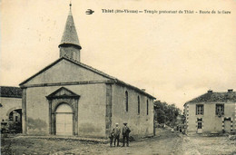 Thiat * Le Temple Protestant De La Commune * La Route De La Gare - Autres & Non Classés