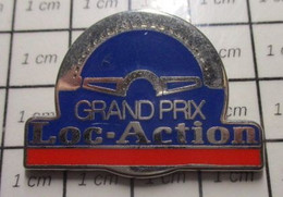 1718c Pin's Pins / Beau Et Rare / THEME SPORTS / GRAND PRIX LOC-ACTION VOLANT DE VOITURE - Automobile - F1