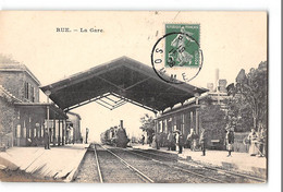 CPA 80 Rue La Gare Et Le Train - Rue
