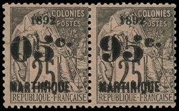 * MARTINIQUE - Poste - 29, Paire Dont 1 Ex Erreur Du Chiffre "95", Pli Horizontal, Signé (Maury 28Aa) - Unused Stamps