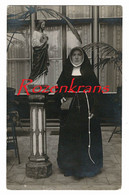Oude Foto Old Photo Ancienne Sister Nun NON KLOOSTERLINGE ZUSTER SOEUR RELIGIEUSE - Iglesias Y Las Madonnas