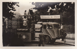 Delcampe - Gien : Photo Originale Format CPA : Fête , Cavalcade : Faiencerie De Gien Vieux Camion   ///  Ref. Mai 22 /// N°  20.479 - Gien