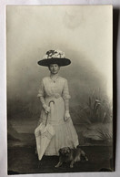 Carte Photo Portrait De Femme Emilie Avec Grand Chapeau à Fleurs Laval 1911 Chemineau Platrier Domfront Rue De La Ferté - Personas Identificadas