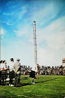 ► CPSM  Ecosse Scotland  Tossing The Caber - Regionale Spelen