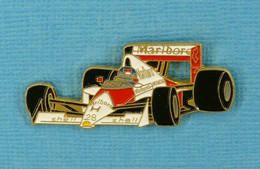 1 PIN'S //  ** F1 / HONDA McLAREN N°28 / PILOTE Gerhard BERGER  ** - F1