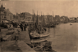 Le Pouliguen * Photo Circa 1900 * Scène De Port * Bateaux De Pêche Et Quais - Le Pouliguen