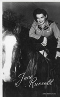 Cinéma. Photo Vintage De Jane Russell. R.K.O. Radio Films. Carte Postale. Cow-boy. Cheval - Sonstige & Ohne Zuordnung