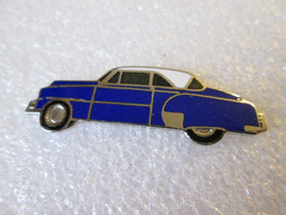 RARE    PIN'S   OLDSMOBILE  88  DELUXE  HOLIDAY COUPÉ   1950    Email Grand Feu - Autres