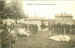 03 MOULINS UN AUTRE COIN DE LA PLACE AUX FOIRES PAS COURANTE AVEC UNE SUITE DU ROMAN AU DOS - Moulins