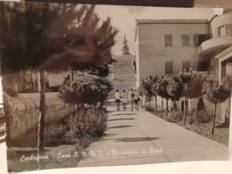 Cartolina Carloforte  Prov Carbonia Iglesias ,casa OMNI E Monumento Ai Caduti - Carbonia