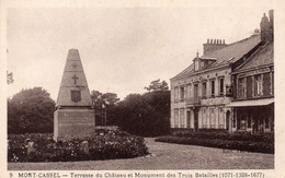 CPA Mont Cassel Terrasse Du Château Et Monument Des Trois Batailles (1071 - 1328 - 1677) - Cassel
