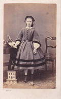 ST-OMER Photo CDV Jeune Fille Jouets Par BELLE Début Des Années 1860 - Oud (voor 1900)