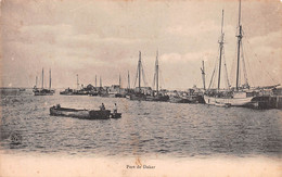 SENEGAL DAKAR Le Port Une Barge Dos Simple Non Voyagée   (2 Scans) N° 37 \ML4033 - Senegal