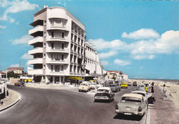 34 - Palavas Les Flots - Boulevard De Mer Et Les Nouveaux Immeubles - Palavas Les Flots