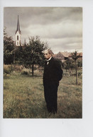 Albert Schweitzer 1875-1965 Dans Son Jardin à Gunsbach, Médecin Pasteur Théologien Protestant Philosophe Et Musicien - Otras Celebridades