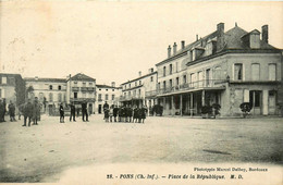 Pons * La Place De La République * Hôtel Du Donjon - Pons