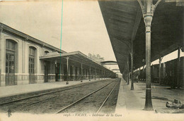 Vichy * Intérieur De La Gare * Ligne Chemin De Fer - Vichy