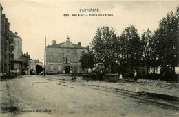 Arlanc * Place Du Terrail * La Fontaine * Postes Ptt - Sonstige & Ohne Zuordnung