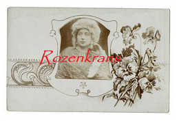 Oude Foto Old Photo Montage Ancienne Studio Portrait Femme Woman Hat Chapeau Costume Mode Fashion Jugendstil Art Deco - Personas Anónimos