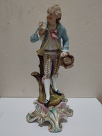 Antigua Figura De Porcelana De Un Hombre. Hecha Por Ernst Bohne Söhne. EBS. Rudolstadt; ALEMANYA. - Otros & Sin Clasificación