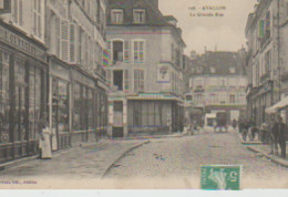 (89)  AVALLON. La Grande-Rue (Ets L. Montarlot / Couple De Charcutiers / Ets Poillot  / Soieries-Confection / Pub LU ) - Avallon