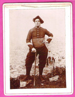 Grande Photo CDV Sur Carton Sergent Chasseur Alpin Du 158ème Régiment Infanterie Alpine Avec Dague Et Cane - Guerre, Militaire