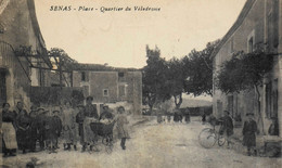 CPA. - [13] Bouches-du-Rhône > SENAS > Place - Quartier Du Vélodrome - Superbe Animation - Ecrite Et Datée 1917 - BE - Otros Municipios