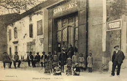 CPA. - [13] Bouches-du-Rhône > Plan-d'Orgon - CAFE LATY - Superbe Animation - Tampon Daté 1916 - En TBE - Other Municipalities