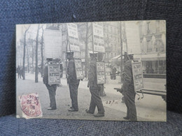 PARIS (75) Scènes Parisiennes Les Hommes Sandwichs Gros Plan - Artigianato Di Parigi