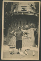 Souvenir De Spa - Carte Photo 1926 - Jeune Femme Devant Le Pigeonnier Du Parc - Pigeons - Voir Scans - Spa