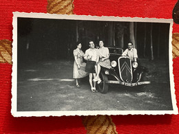 PHOTO ORIGINALE VOITURE AUTOMOBILE CITROEN 1949 JEUNE PIN-UP ASSIS SUR LE CAPOT - Automobiles