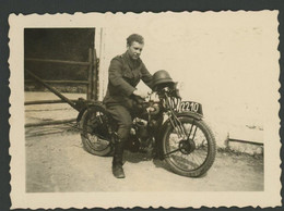 Photo Originale 6,5 X 9 Cm - 1939 - Jeune Militaire / Soldat Sur Une Moto à Identifier - Voir Scan - Automobiles
