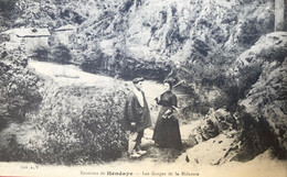 Hendaye (environs) - Les Gorges De La Bidassoa - Couple - Hendaye