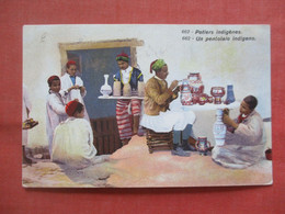 Potiers-Décorateurs Arabes - Tunisia Potiers    Ref 5651 - Tunisie