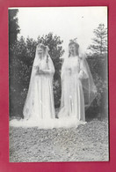 CARTE PHOTO 14 X 9 Cm Des Années 1940.. FEMMES, MARIEES ( PIN-UP) MARIAGE - Pin-ups