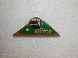 Pin's Jeu De Pétanque BILYOP, Fédération Française De BILYOP (dérivé Jeu De Pétanque)..........BT28 - Billiards