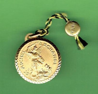 MEDAILLE PLAQUEE OR JB SAINT MICHEL ARCHANGE ET MONT SAINT MICHEL - Pendenti