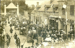 41 SALBRIS IL Y A FOULE POUR VOIR LES VOITURES FLEURIES COMICE AGRICOLE LA REINE EST ESCORTEE PAR DES GARDES ARMES - Salbris