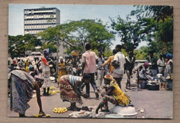 CPSM COTE D'IVOIRE - ABIDJAN - Le Marché - TB PLAN TB ANIMATION STANDS - Côte-d'Ivoire