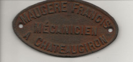 Chateaugiron  Plaque De Fonte Ancienne ---  MAUGERE FRANCIS --MECANICIEN - Châteaugiron