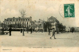 Concarneau * La Place D'armes De La Commune * Grand Hôtel - Concarneau